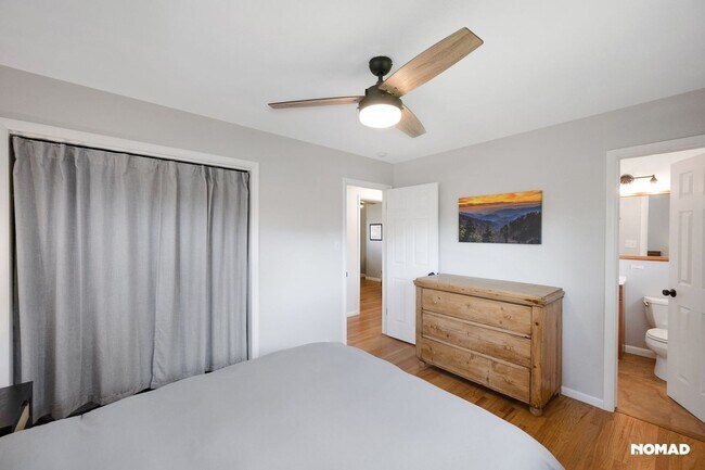 Building Photo - Spacious 4BR House in South Denver