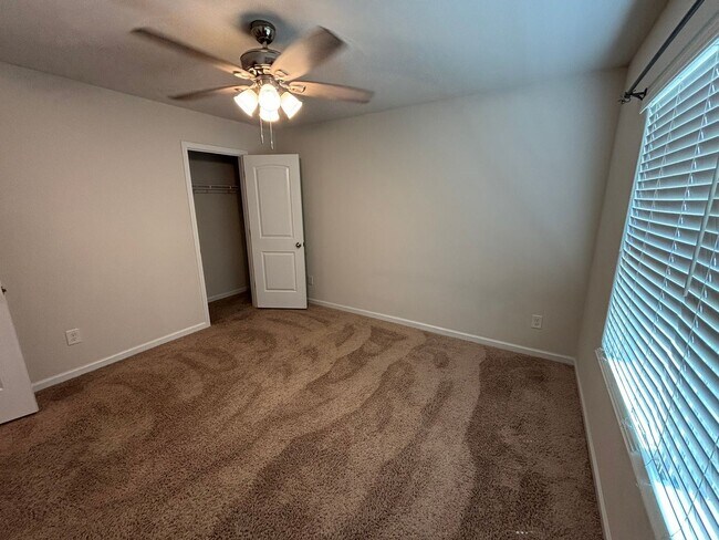 Building Photo - 127 Sundew Rd