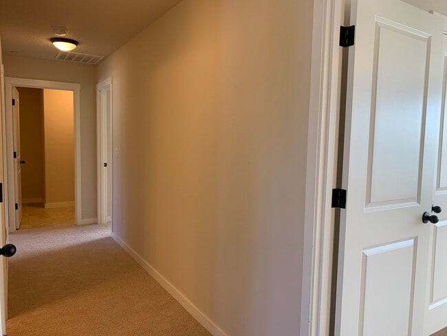 Building Photo - Beautiful 4BR in Camas! Modern Finishes! Close to Shopping & I-5! Schedule a tour today!