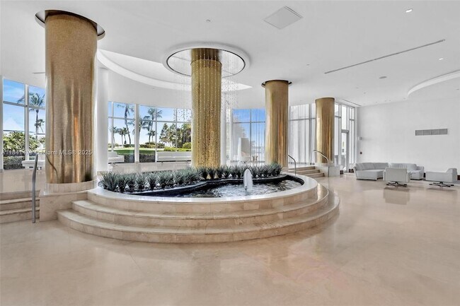 Building Photo - 5161 Collins Ave