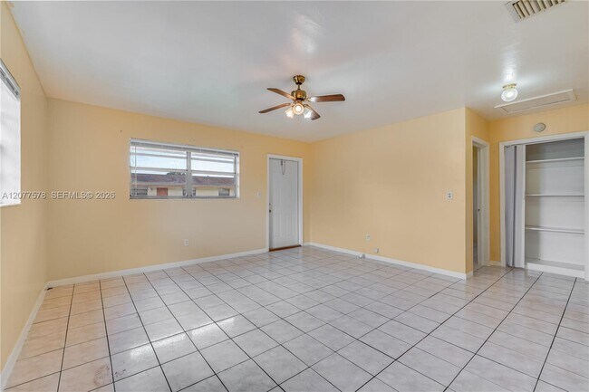 Building Photo - 5926 SW 27th St