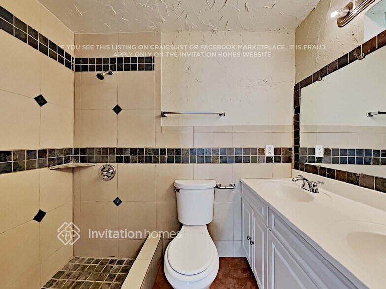 Building Photo - 1445 Guinevere Dr