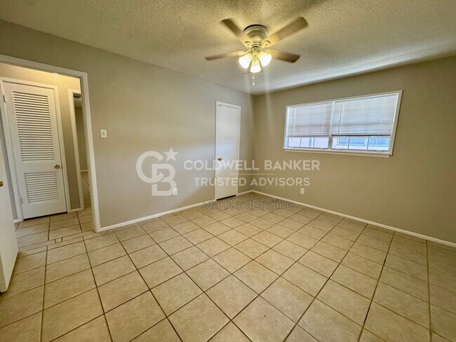Building Photo - 607 8th St