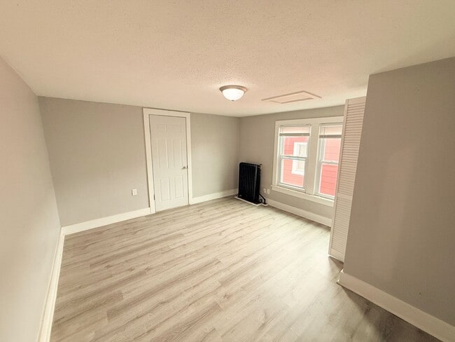 Building Photo - 1305-1307 Avon