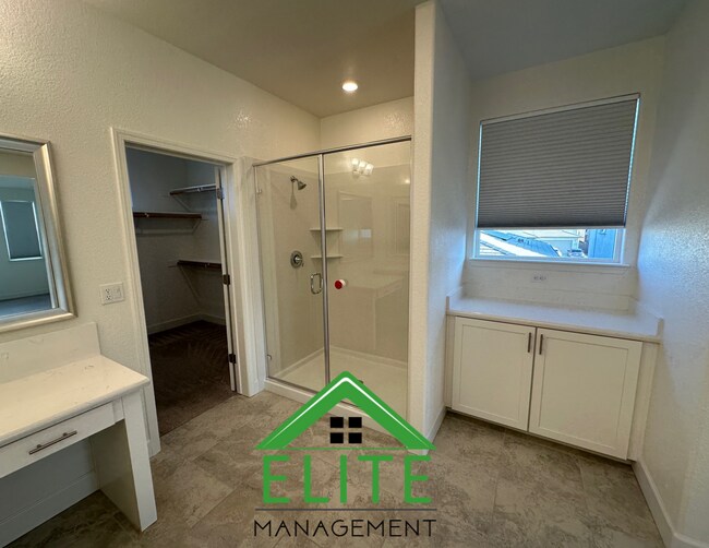 Building Photo - Spacious 5-Bedroom Home with Private In-La...