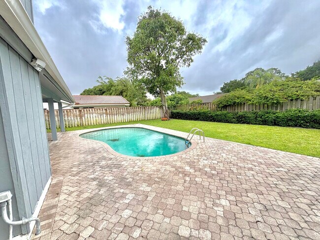 Building Photo - 3048 NW 27th Terrace