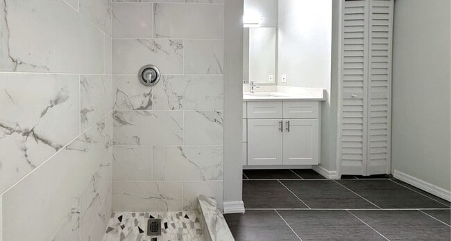 Building Photo - 4330 Tyler Cir N