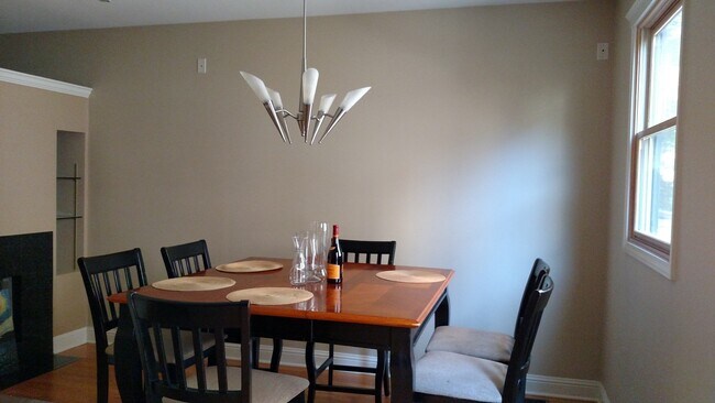 Dining Area - 420 W Blackhawk St