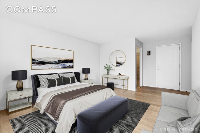 Building Photo - Sprawling UWS 4-Bedroom