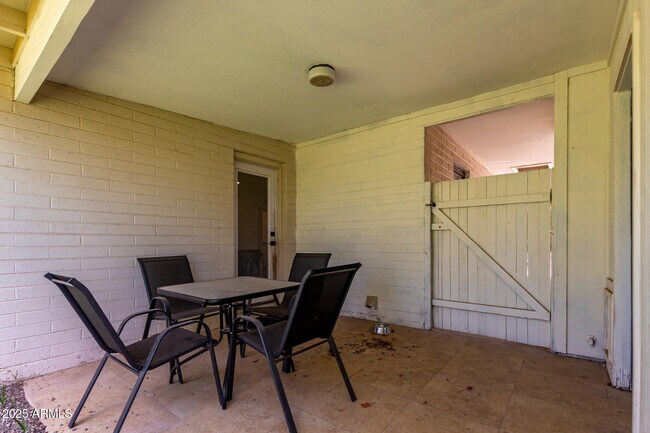 Building Photo - 2534 E Fairfield St