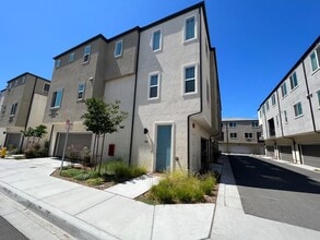 Building Photo - 5257 Beachfront Cove