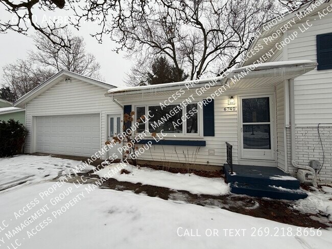 Building Photo - 6740 Amberly St