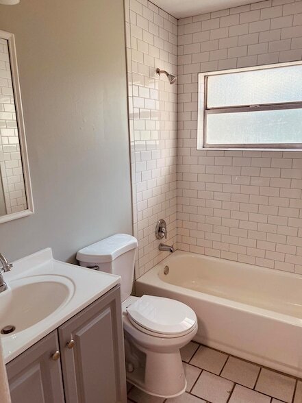 Building Photo - 805 Revels Ln