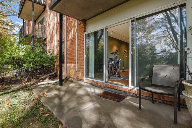 Building Photo - 5101 Carriage Way Dr