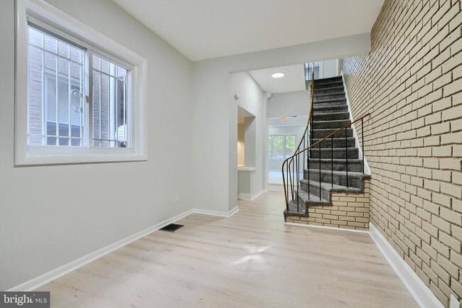 Building Photo - 2229 Gough St