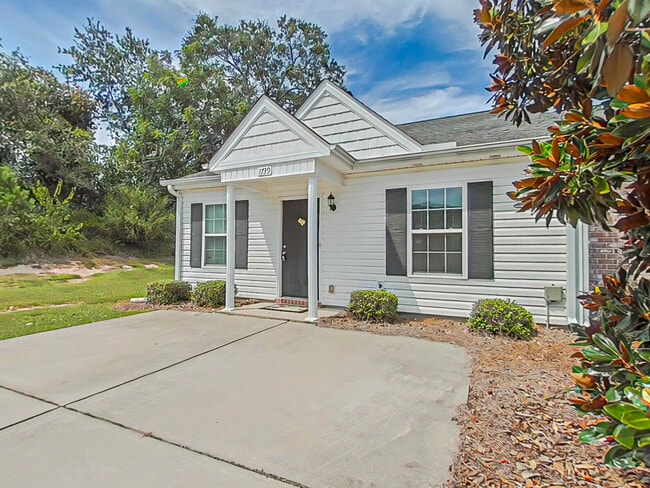 Building Photo - 1739 Elizabeth St