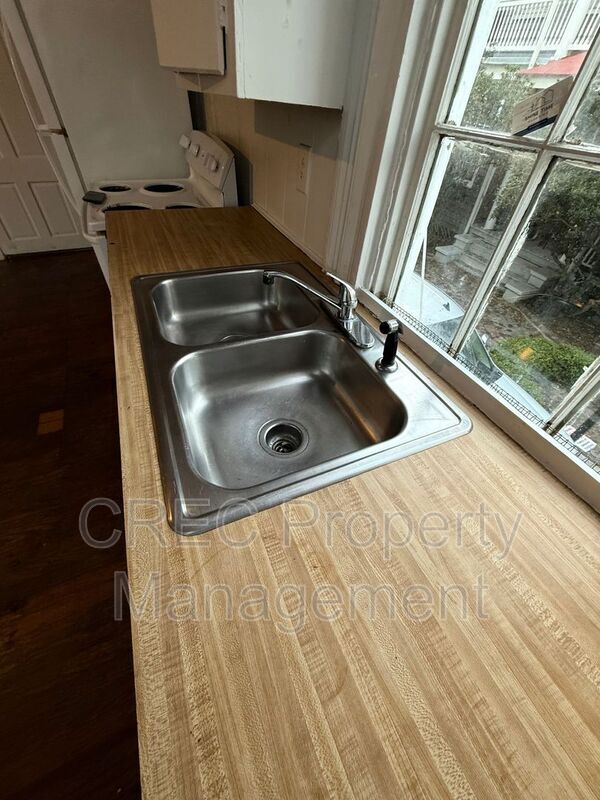 Building Photo - 121 Smith St