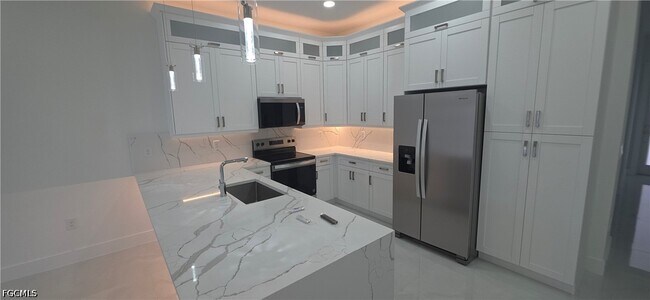 Building Photo - 322-324 Poplar St