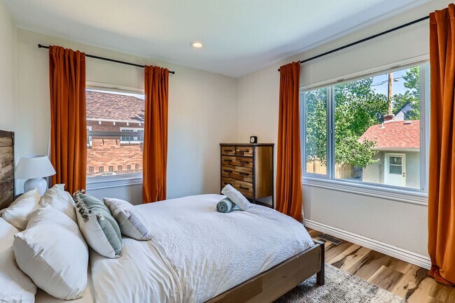 Building Photo - Highlands 2 BDR Turnkey Home