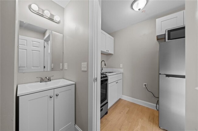 Building Photo - 16 Brinley St