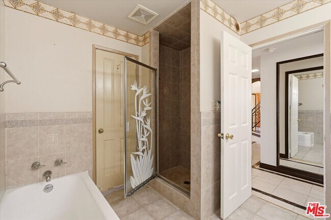 Building Photo - 4131 Mantova Dr