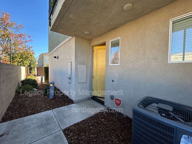 Building Photo - 3998 E Commerce Way