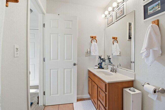 Building Photo - 9028 Burr St