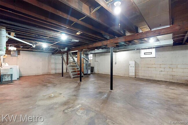 Building Photo - 865 W Marshall St