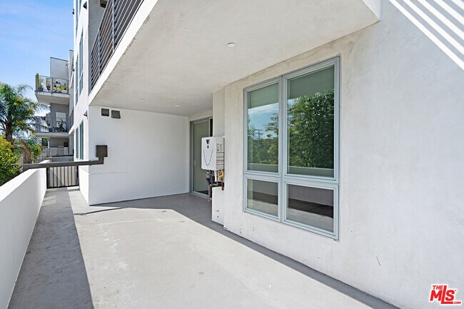 Building Photo - 5229 Willowcrest Ave