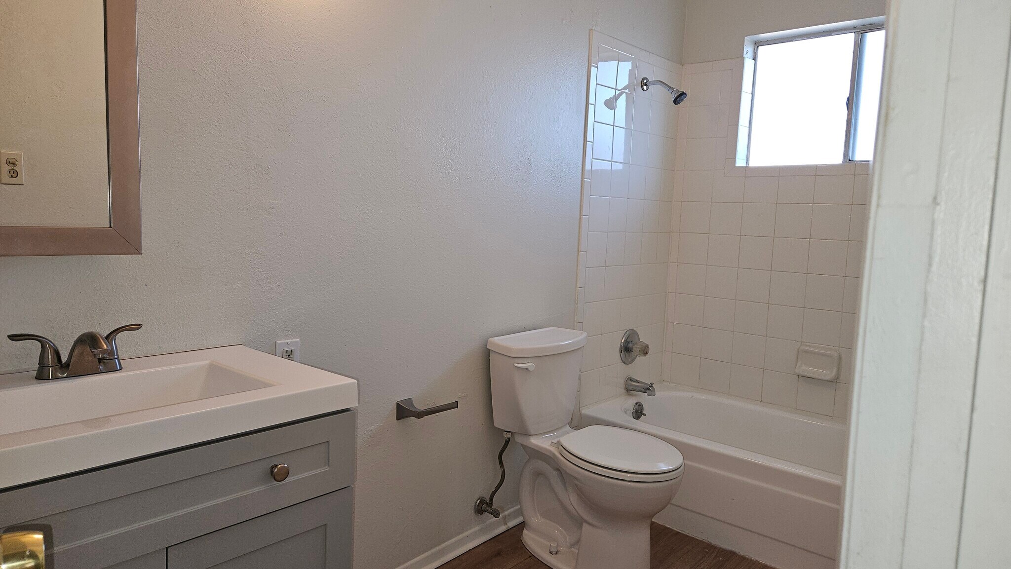 Bath - 544 Chama St SE