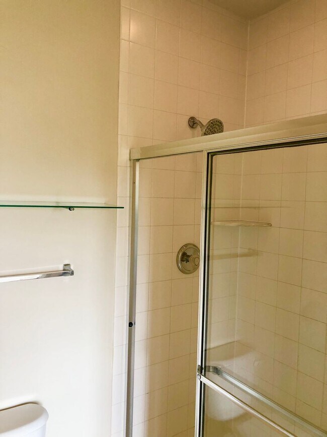 Building Photo - Gorgeous 3BR/2.5BA Townhome in Hyattsville