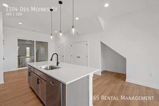 Building Photo - 1104 SW Des Moines St