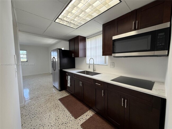 Building Photo - 3200 SW 88th Pl