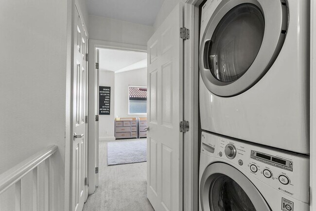 Building Photo - COMING SOON - Beautifully Updated 2 Bed/2 Bath Condo with Views!