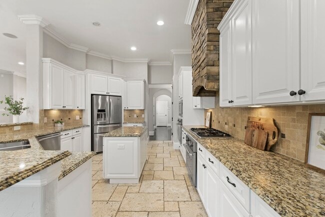 Building Photo - 26214 Kingsgate Ln