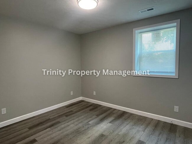 Building Photo - 772 Limestone Run Rd