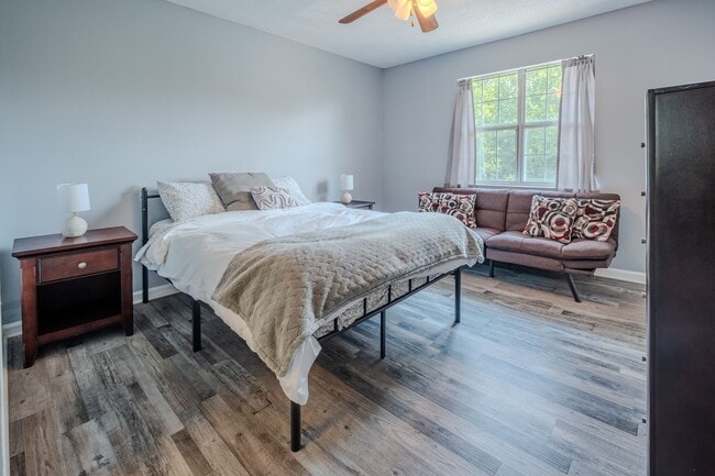 Building Photo - Fully Furnished 2 Bedroom, 2.5 Bath Townhome Near UGA – Move-In Ready!