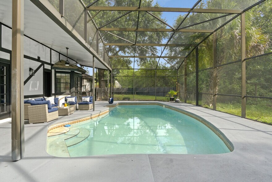 Building Photo - 2540 Albany Dr