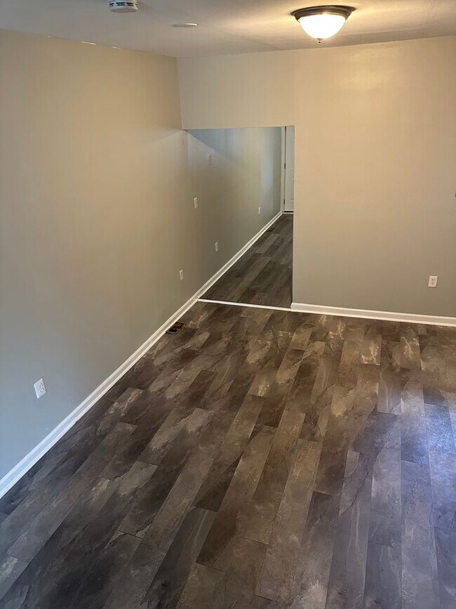 Building Photo - Spacious Home Available for Rent! W/D! Fro...