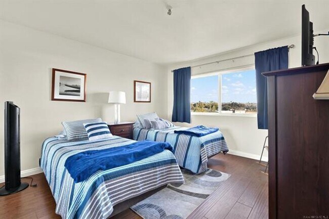 Building Photo - 1 Bed/1 Bath Crown Point Condo with Bay Views