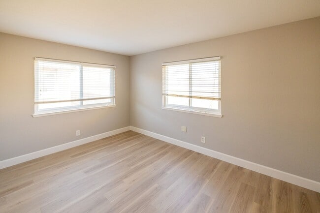 Building Photo - Spacious 4 bedroom home in Union City with...