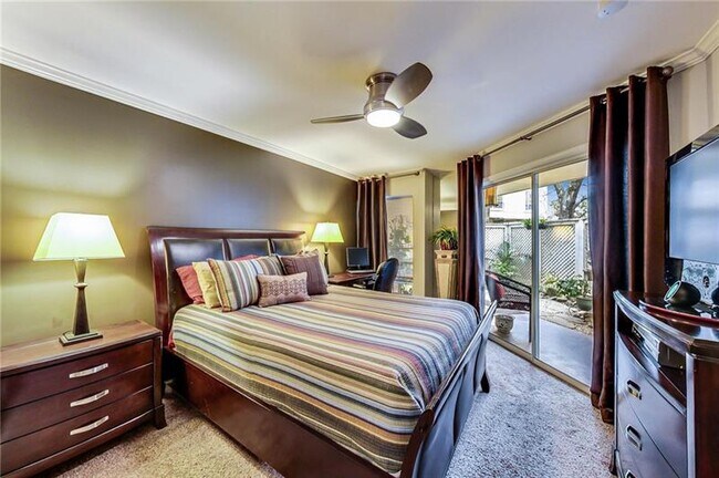 Building Photo - 203 14th St NE