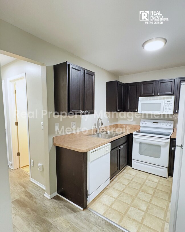 Building Photo - 15628 Stone Crossing Dr