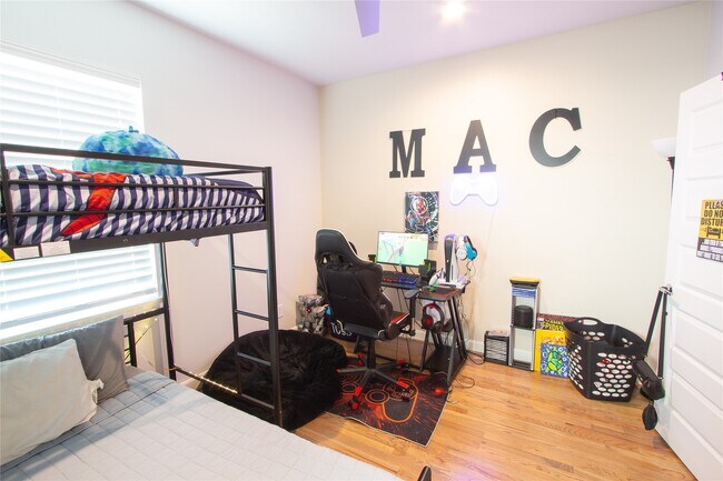 Building Photo - 2779 Clinton Dr