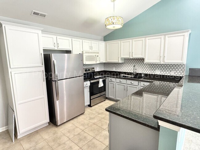 Building Photo - 11337 N Woods Dr