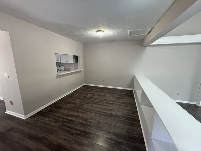 Building Photo - FOR RENT:  3 BEDROOM 2.5 BATHROOM TOWNHOME...