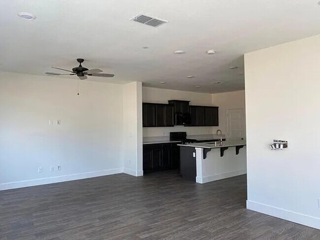 Building Photo - 2434 Urdaneta Way