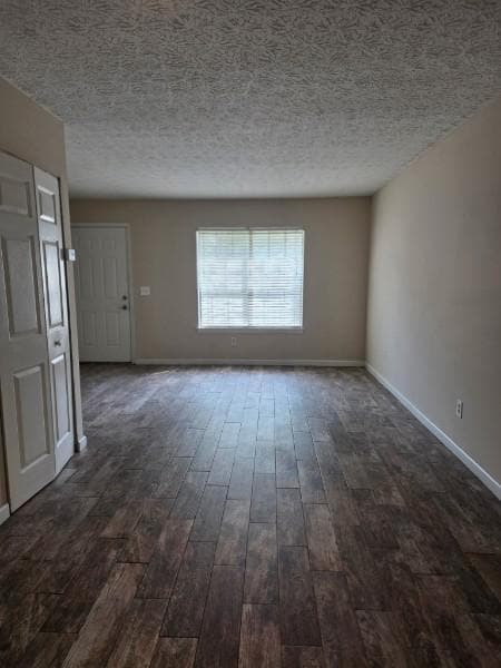 Building Photo - 7083 Oakhill Cir