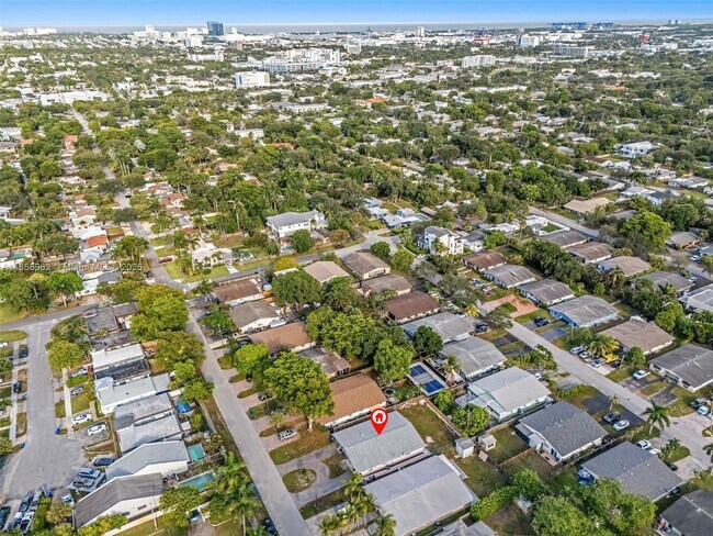 Building Photo - 820 SW 12th Ct