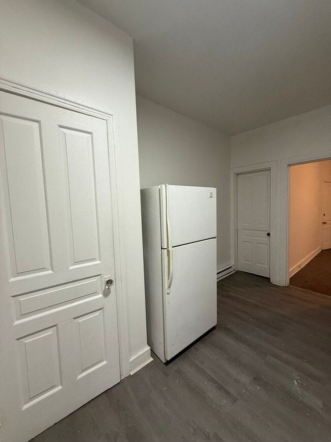 Building Photo - 269 W Cottage Pl